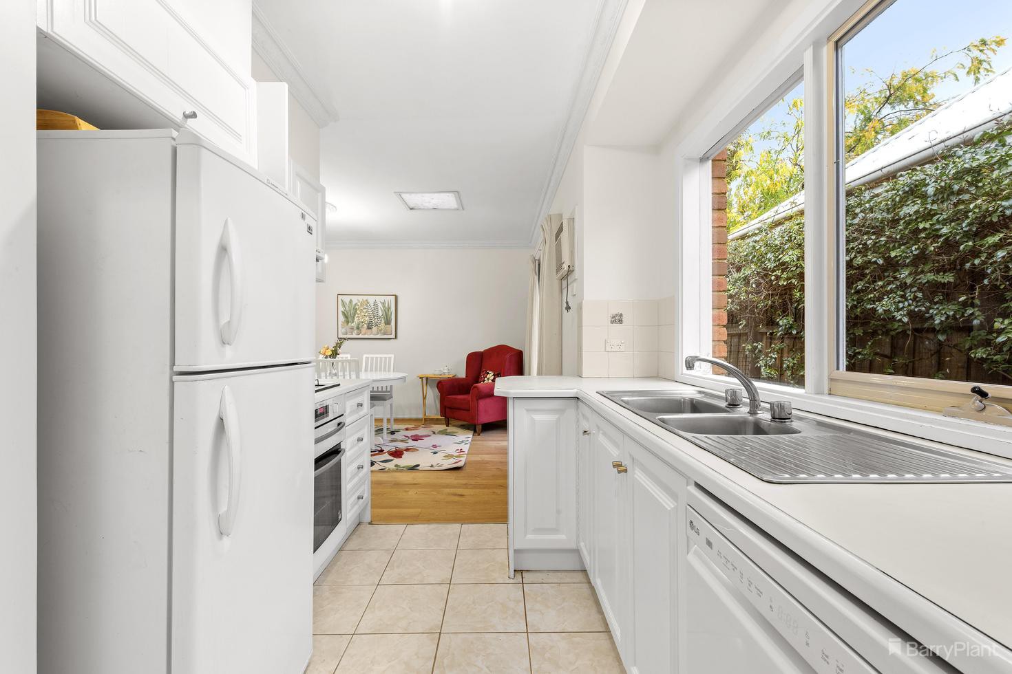 2/6 Molleton Street, Blackburn, VIC 3130, Blackburn - Thumbnail 3