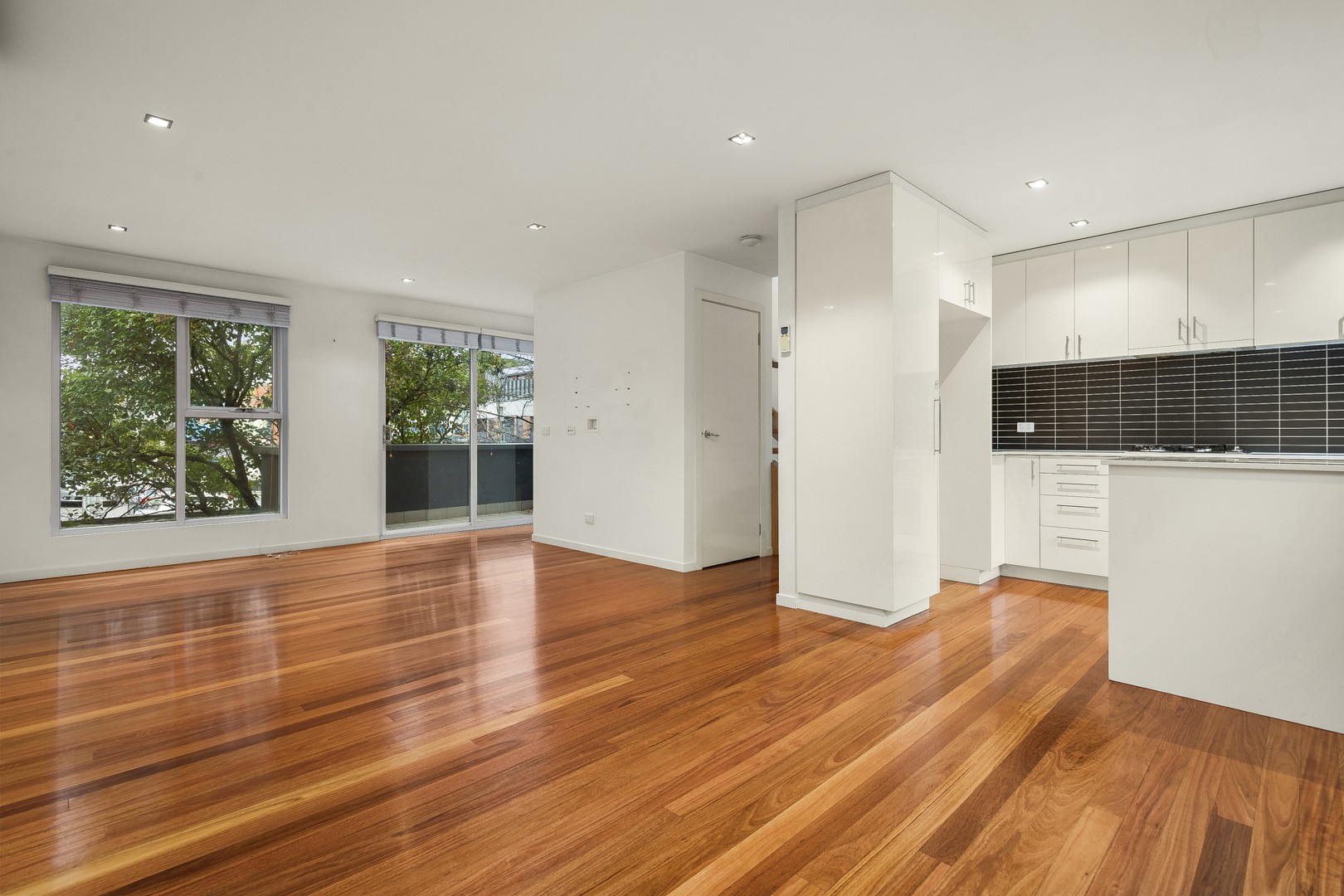 2/6 Summerhill Road, Glen Iris, VIC 3146, Glen Iris - Thumbnail 2