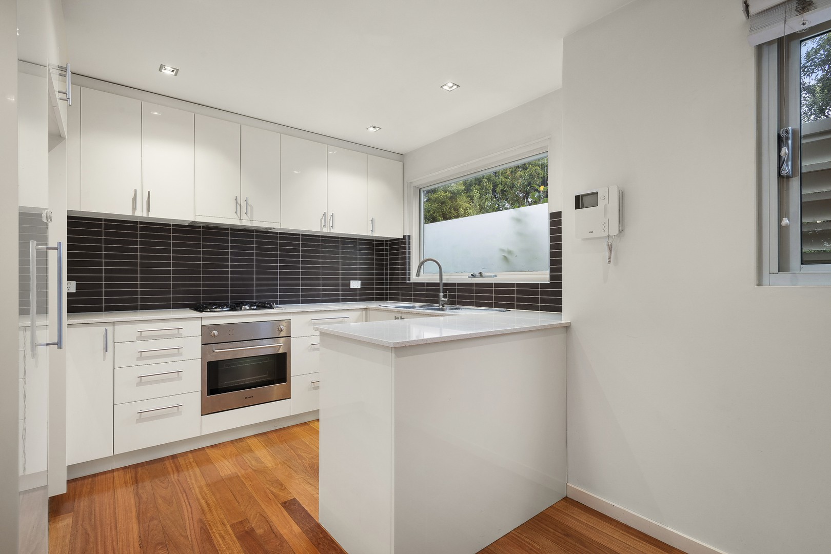 2/6 Summerhill Road, Glen Iris, VIC 3146, Glen Iris - Thumbnail 3