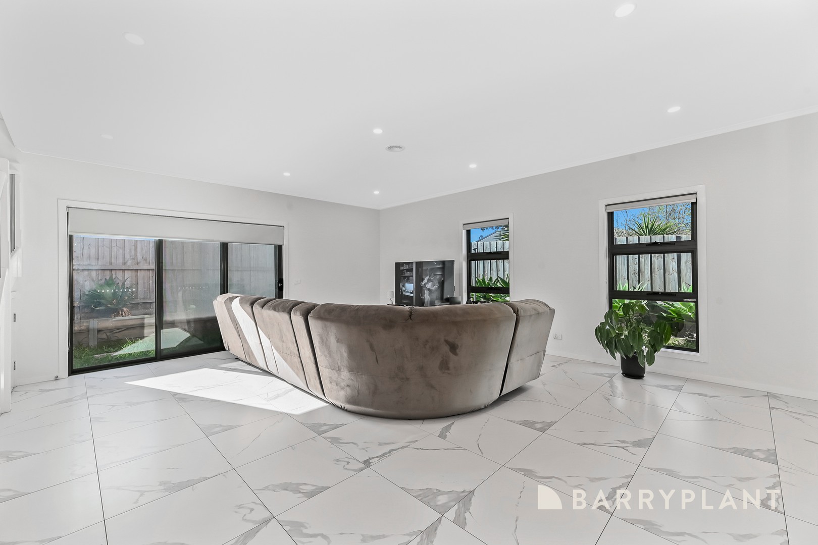 2/61 Homestead Road, Berwick, VIC 3806, Berwick - Thumbnail 3