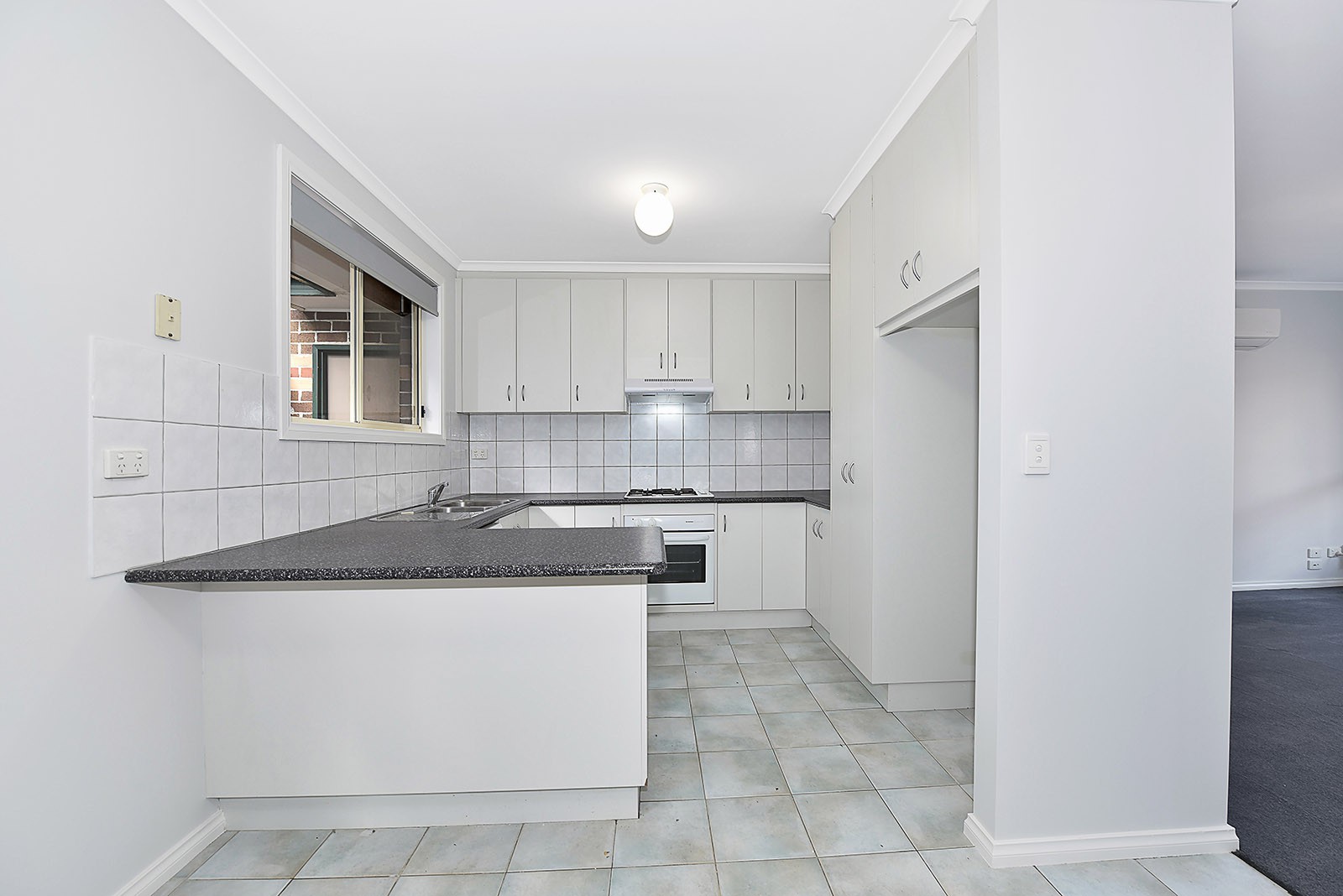 2/61 Parer Road, Airport West, VIC 3042, Airport West - Thumbnail 3