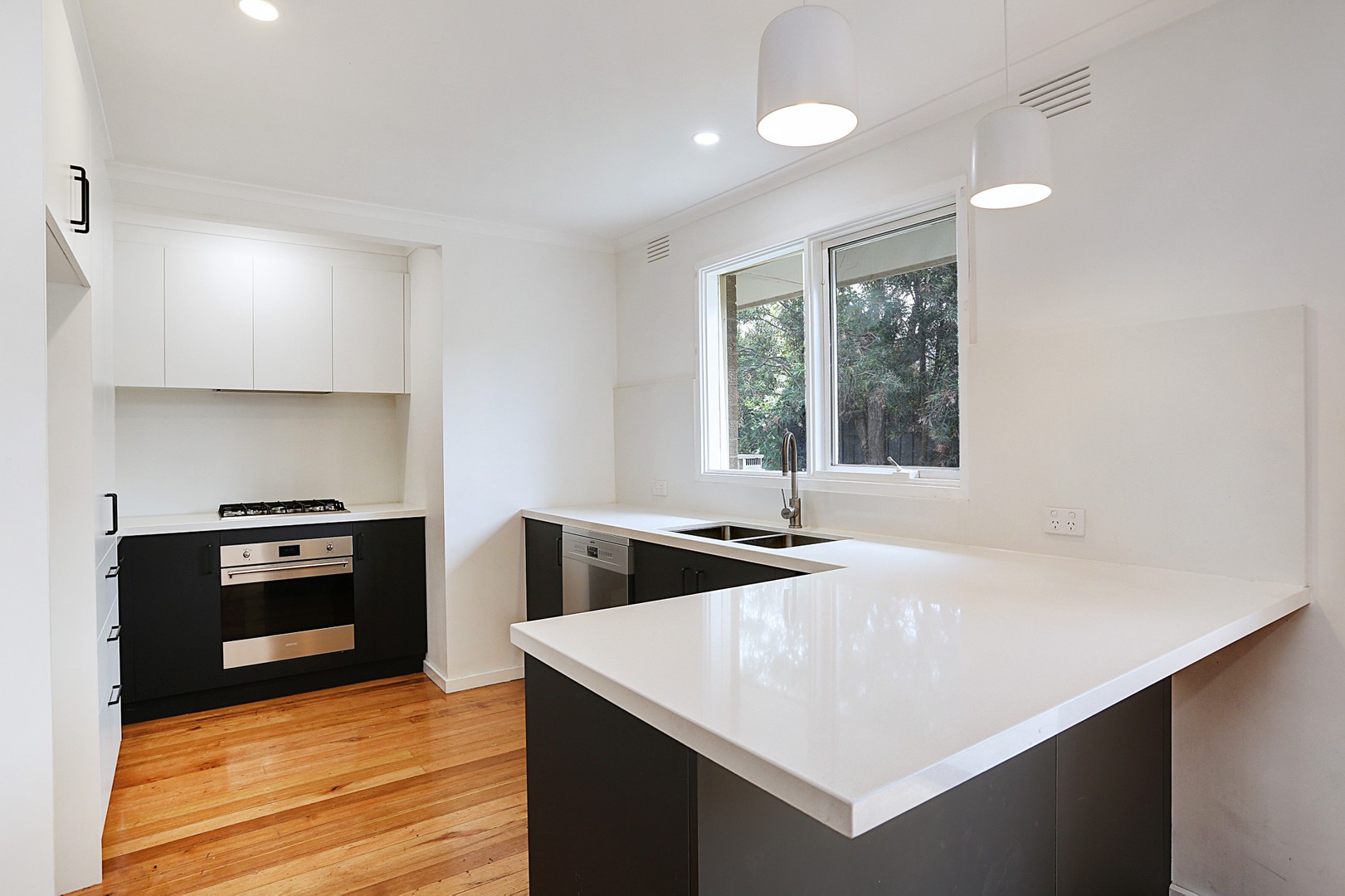 2/63 Bondi  Road, Bonbeach, VIC 3196, Bonbeach - Thumbnail 3