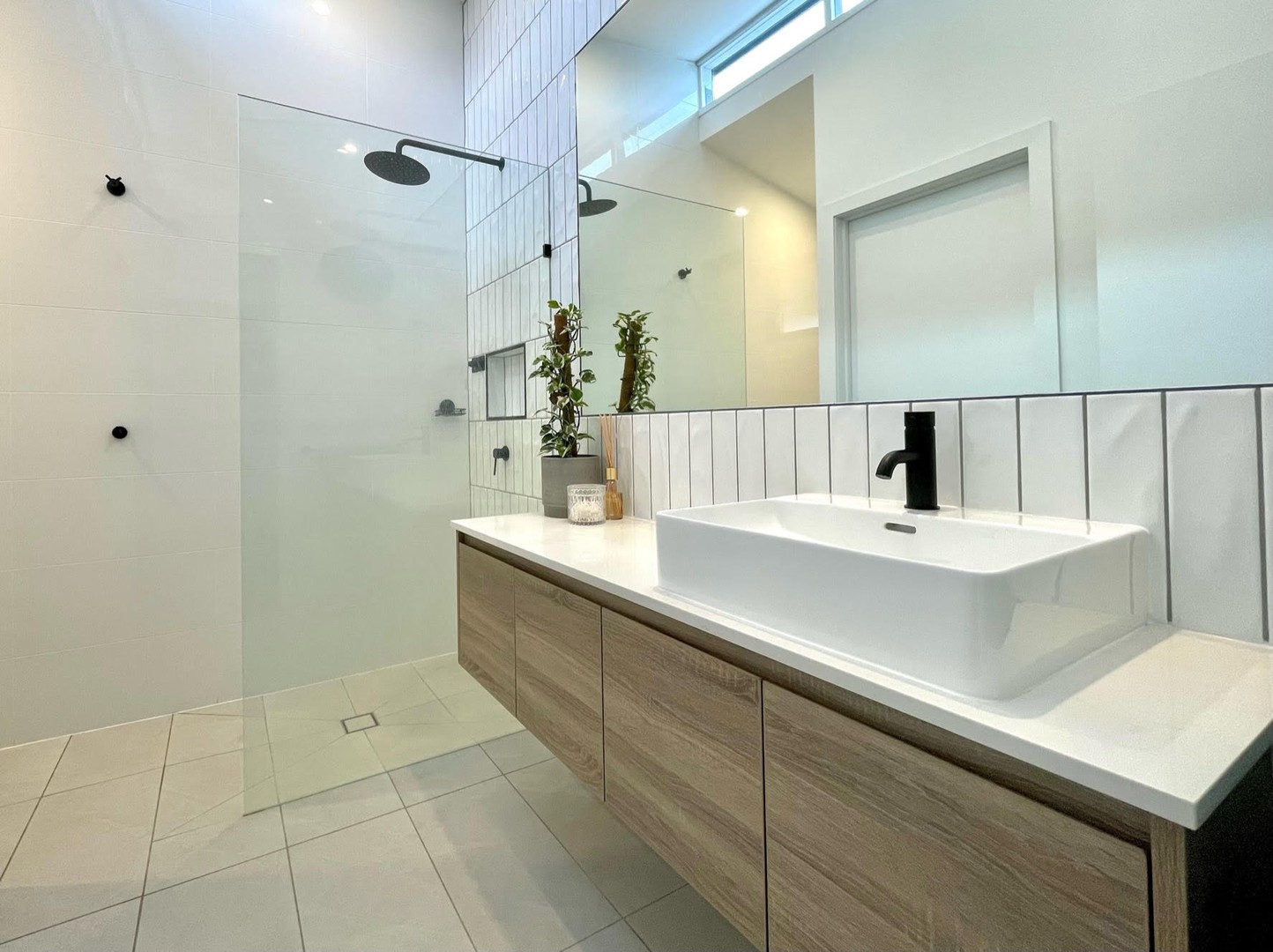 2/63 Calder  Street, Manifold Heights, VIC 3218 - Thumbnail 2 - 02/06/2023