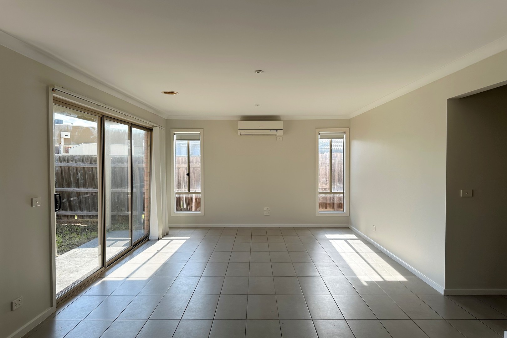 2/63 Gillingham Crescent, Craigieburn, VIC 3064, Craigieburn - Thumbnail 4