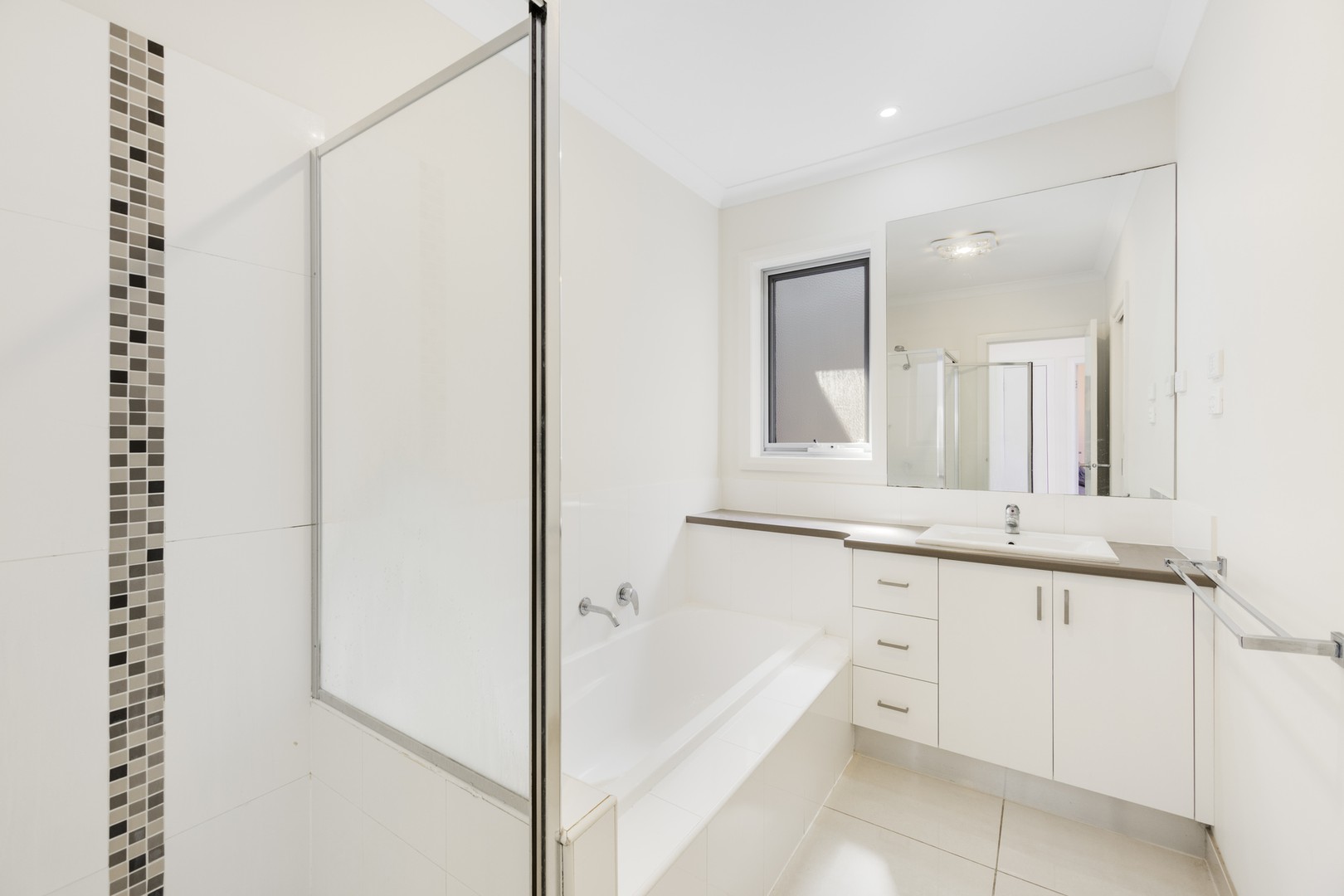 2/63 Oakwood CrescentWaurn Ponds, VIC 3216, Waurn Ponds - Thumbnail 8