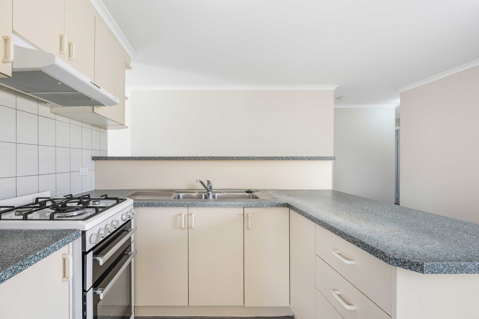 2/64 Dundee Way, Sydenham, VIC 3037, Sydenham - Thumbnail 4