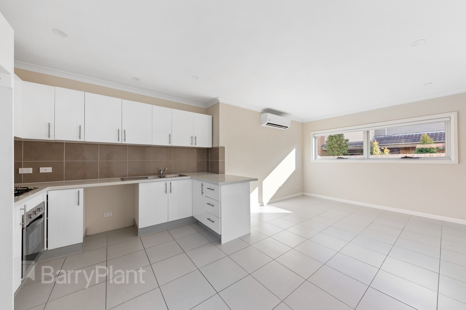 2/64 Station Avenue, St Albans, VIC 3021 - Thumbnail 2 - 23/05/2025