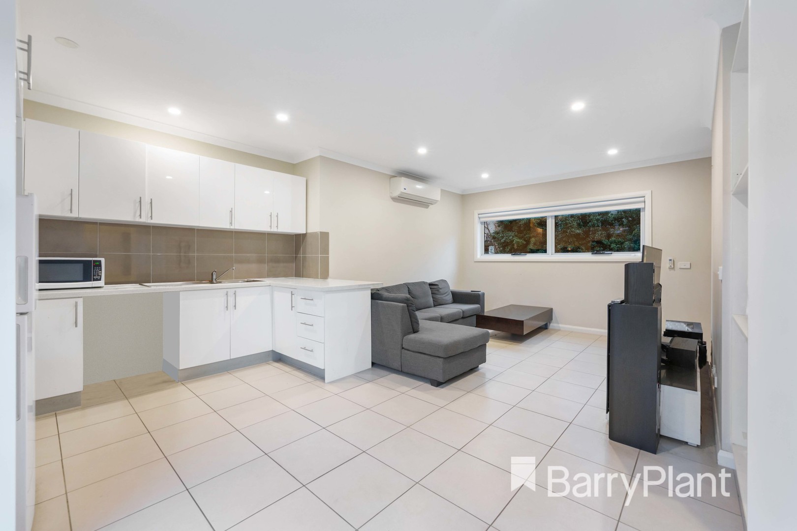 2/64 Station Avenue, St Albans, VIC 3021, St Albans - Thumbnail 3