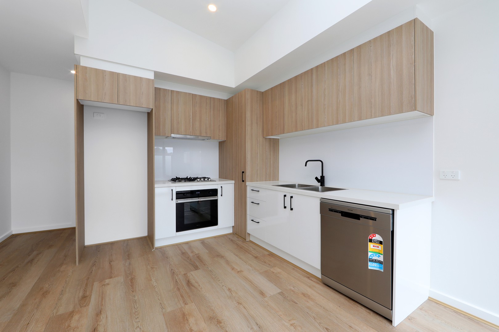 2/650 Stud Road, Scoresby, VIC 3179, Scoresby - Thumbnail 4