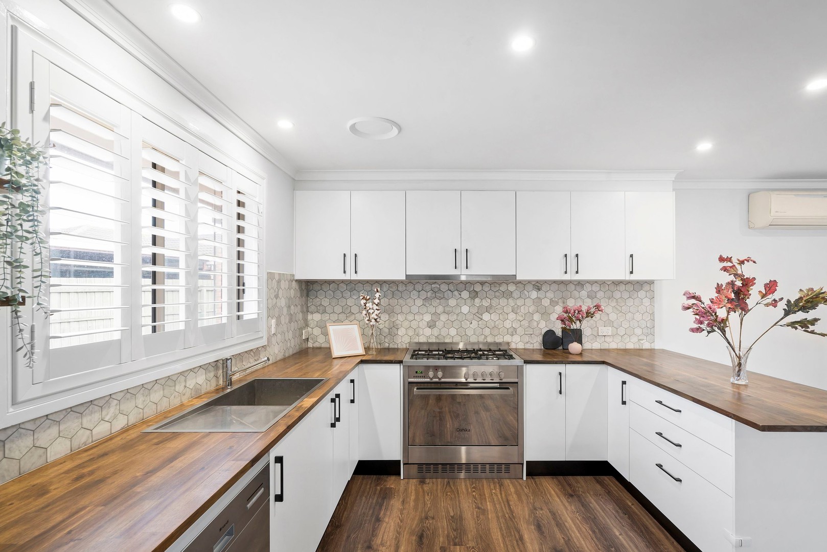 2/66 Meadowbank Drive, Sunshine North, VIC 3020, Sunshine North - Thumbnail 2