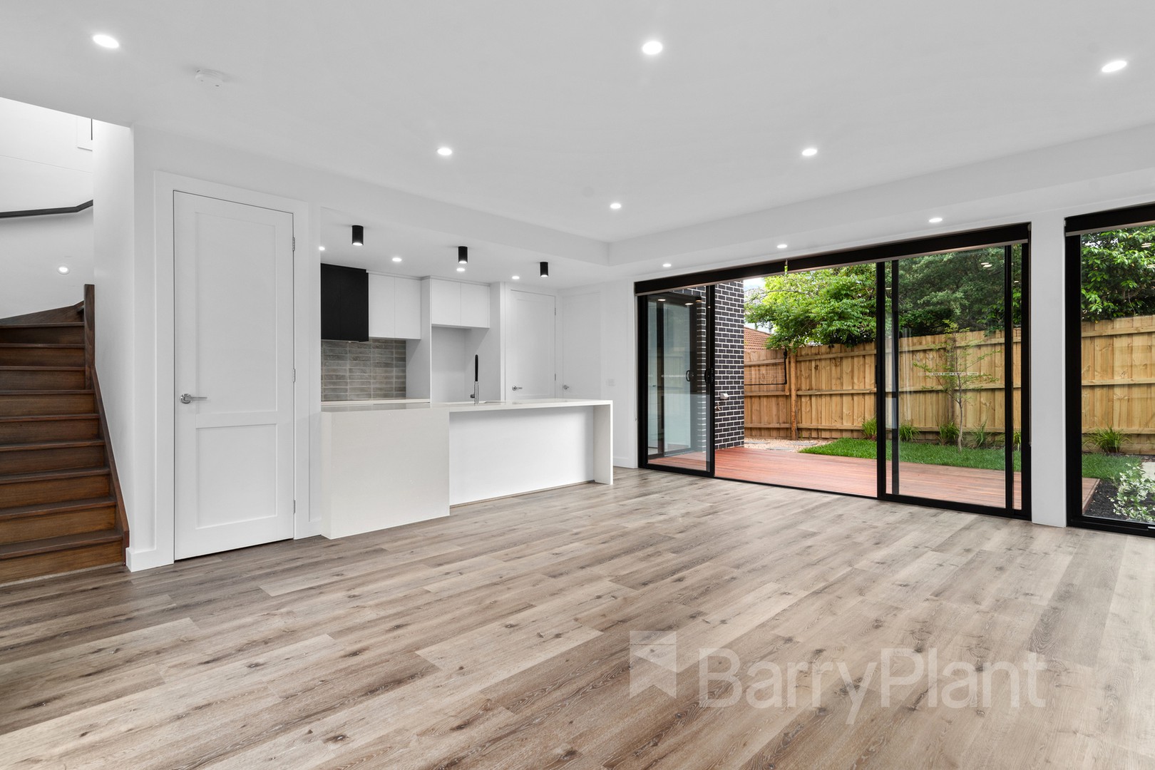 2/7 Farleigh Avenue, Burwood, VIC 3125, Burwood - Thumbnail 2