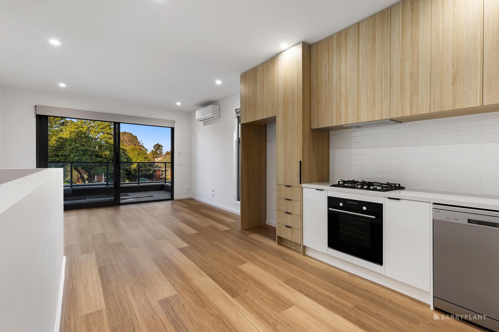 2/7 Leyte Parade, Heidelberg West, VIC 3081, Heidelberg West - Thumbnail 2