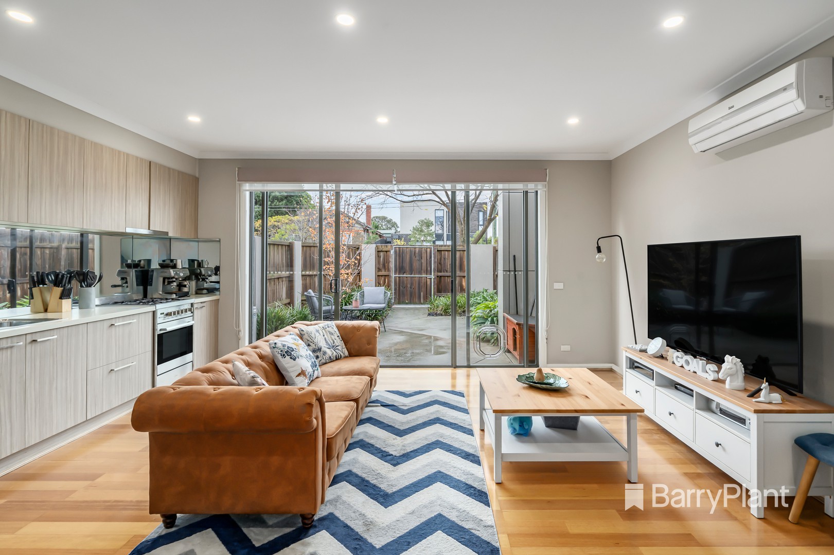 2/7 Phillip Street, Mentone, VIC 3194, Mentone - Thumbnail 2