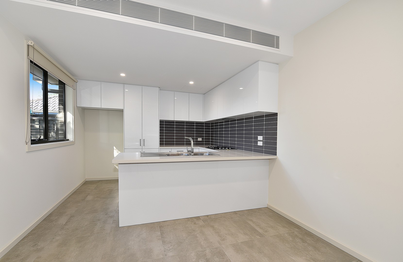 2/70 King Street, Airport West, VIC 3042, Airport West - Thumbnail 2