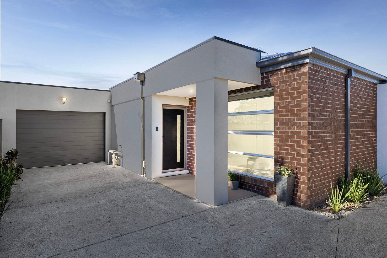 2/70 Mclaughlin Street, Ardeer - Image 1