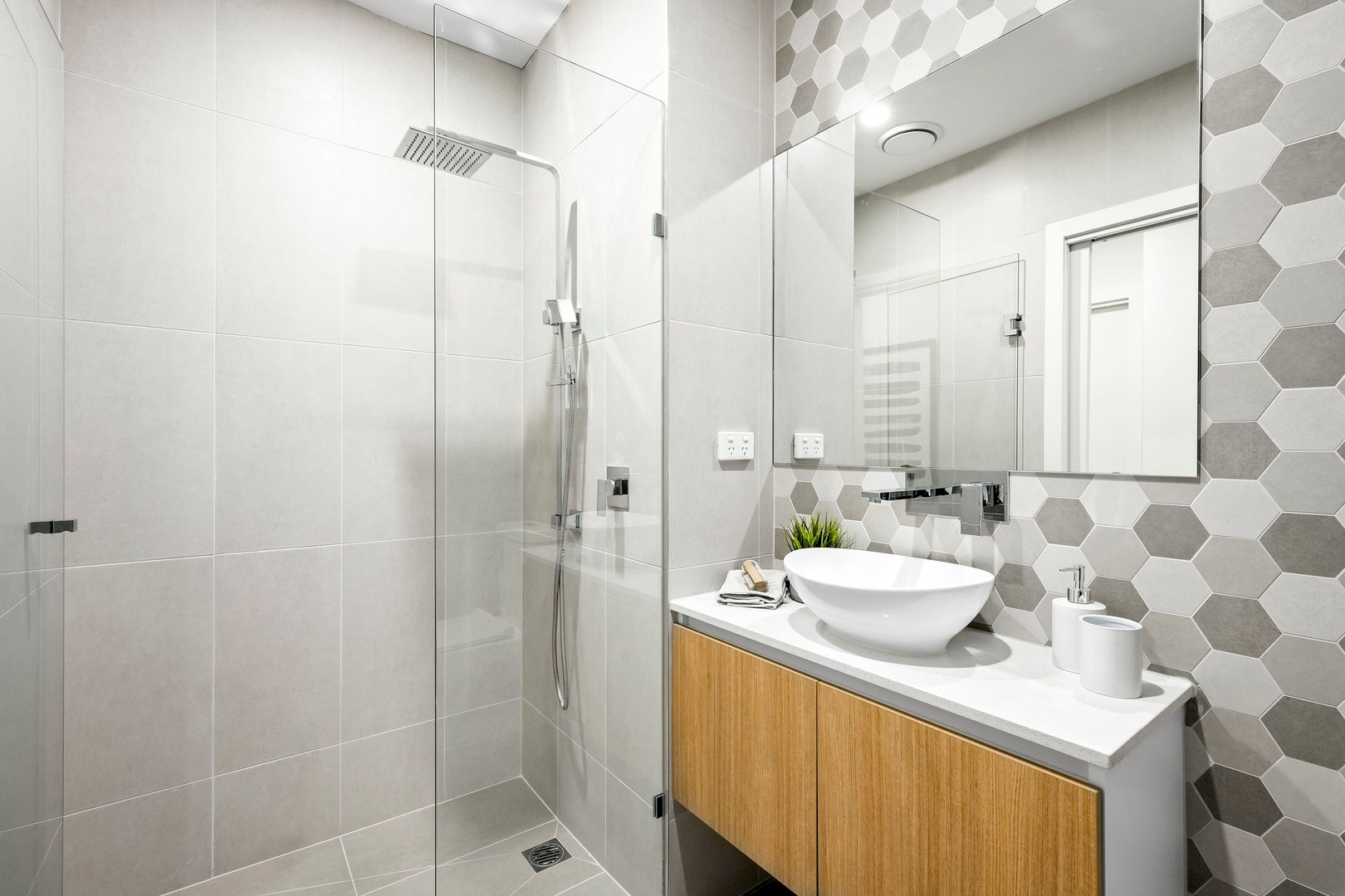 2/70 Richardson Street, Essendon, VIC 3040, Essendon - Thumbnail 8