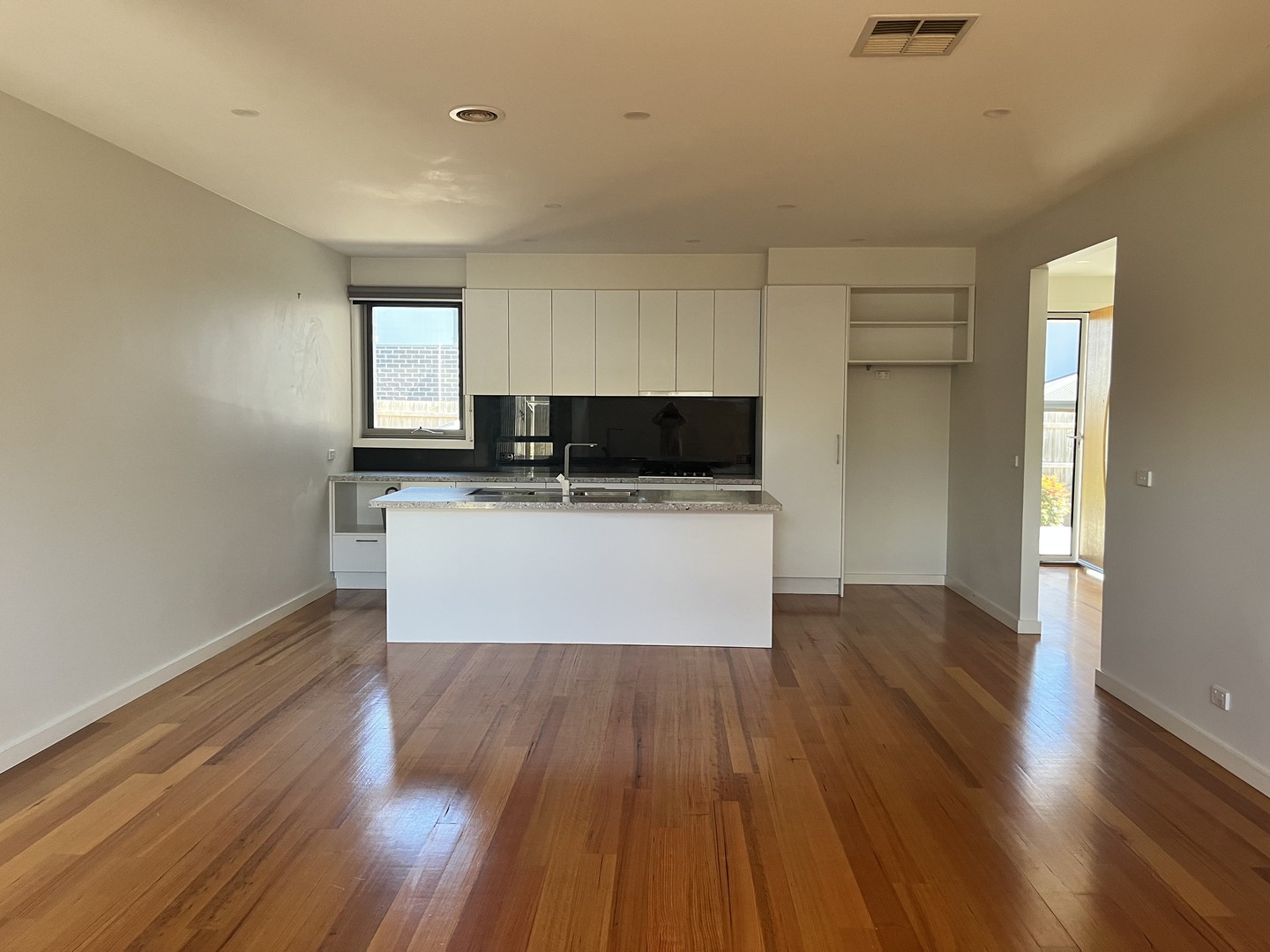 2/71 Commercial Road, Ferntree Gully, VIC 3156, Ferntree Gully - Thumbnail 3