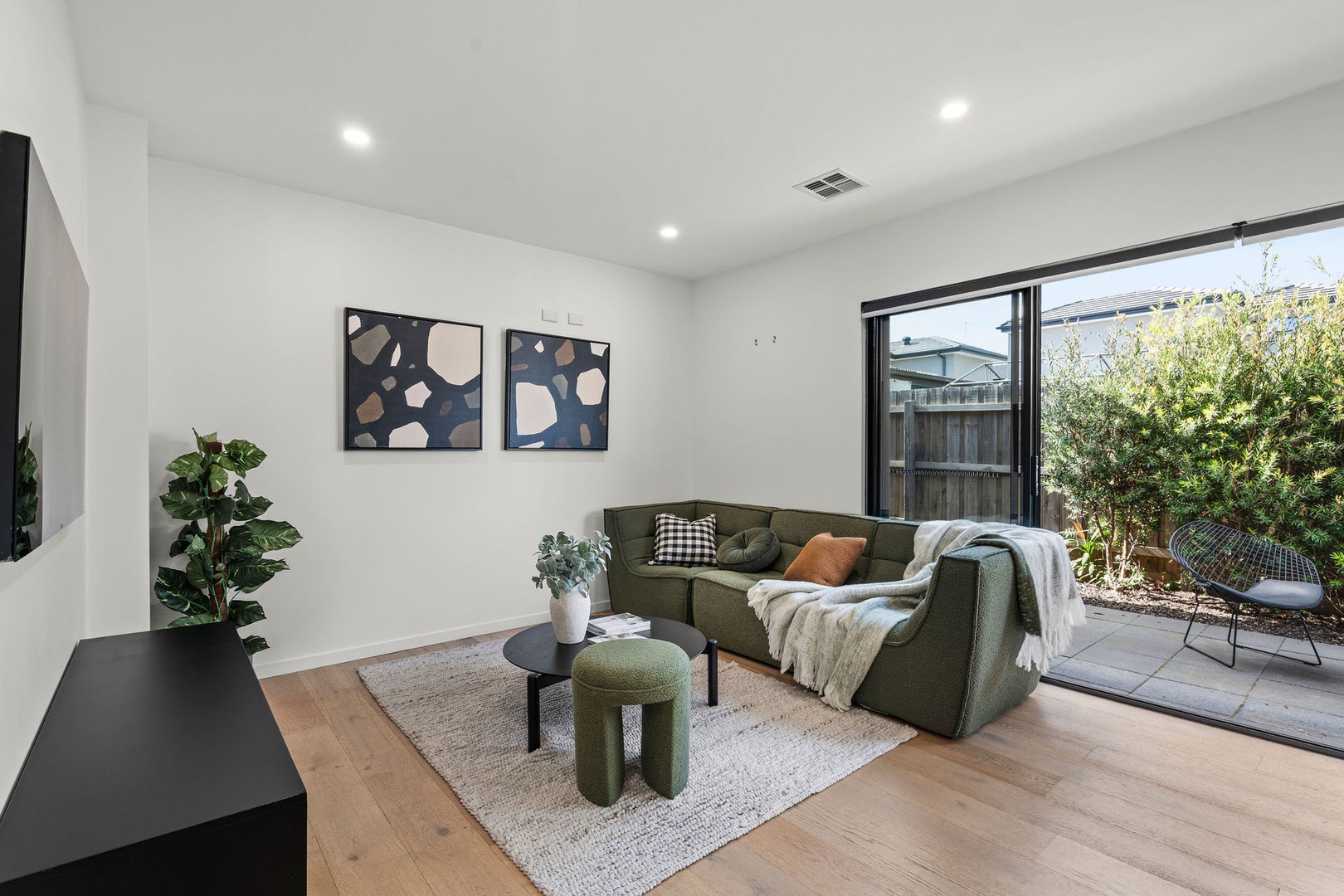 2/73 King Street, Airport West, VIC 3042 - Thumbnail 2 - 05/08/2026