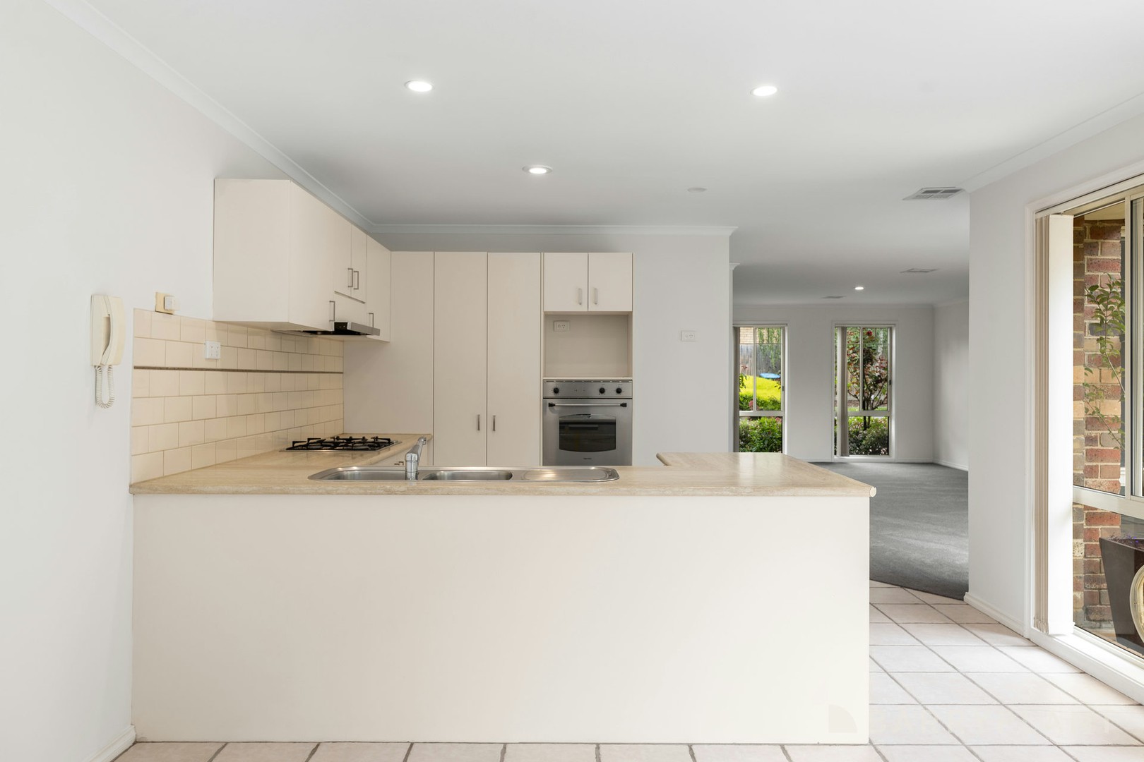 2/74 Eastfield Road, Croydon South, VIC 3136, Croydon South - Thumbnail 2