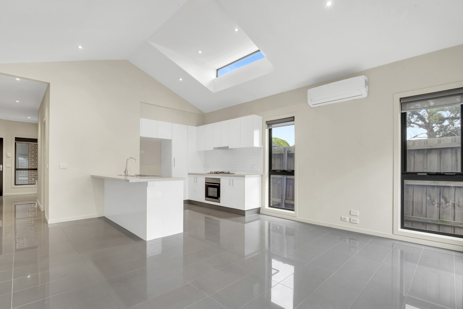 2/74 Whitelaw Street, Reservoir, VIC 3073 - Thumbnail 2 - 27/04/2023