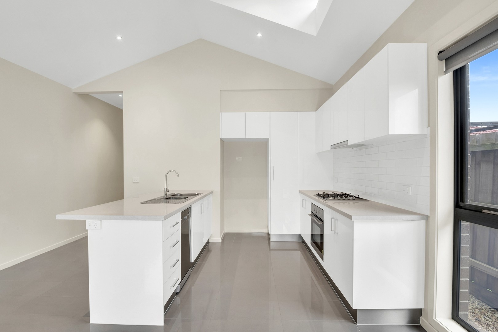 2/74 Whitelaw Street, Reservoir, VIC 3073, Reservoir - Thumbnail 4