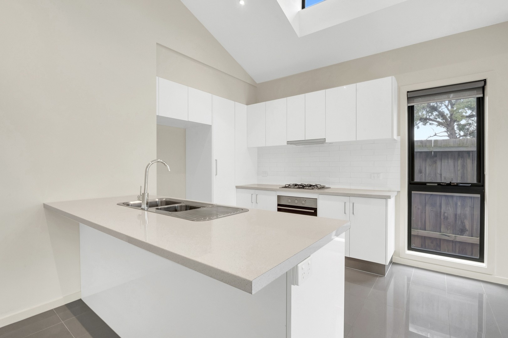 2/74 Whitelaw Street, Reservoir, VIC 3073, Reservoir - Thumbnail 5