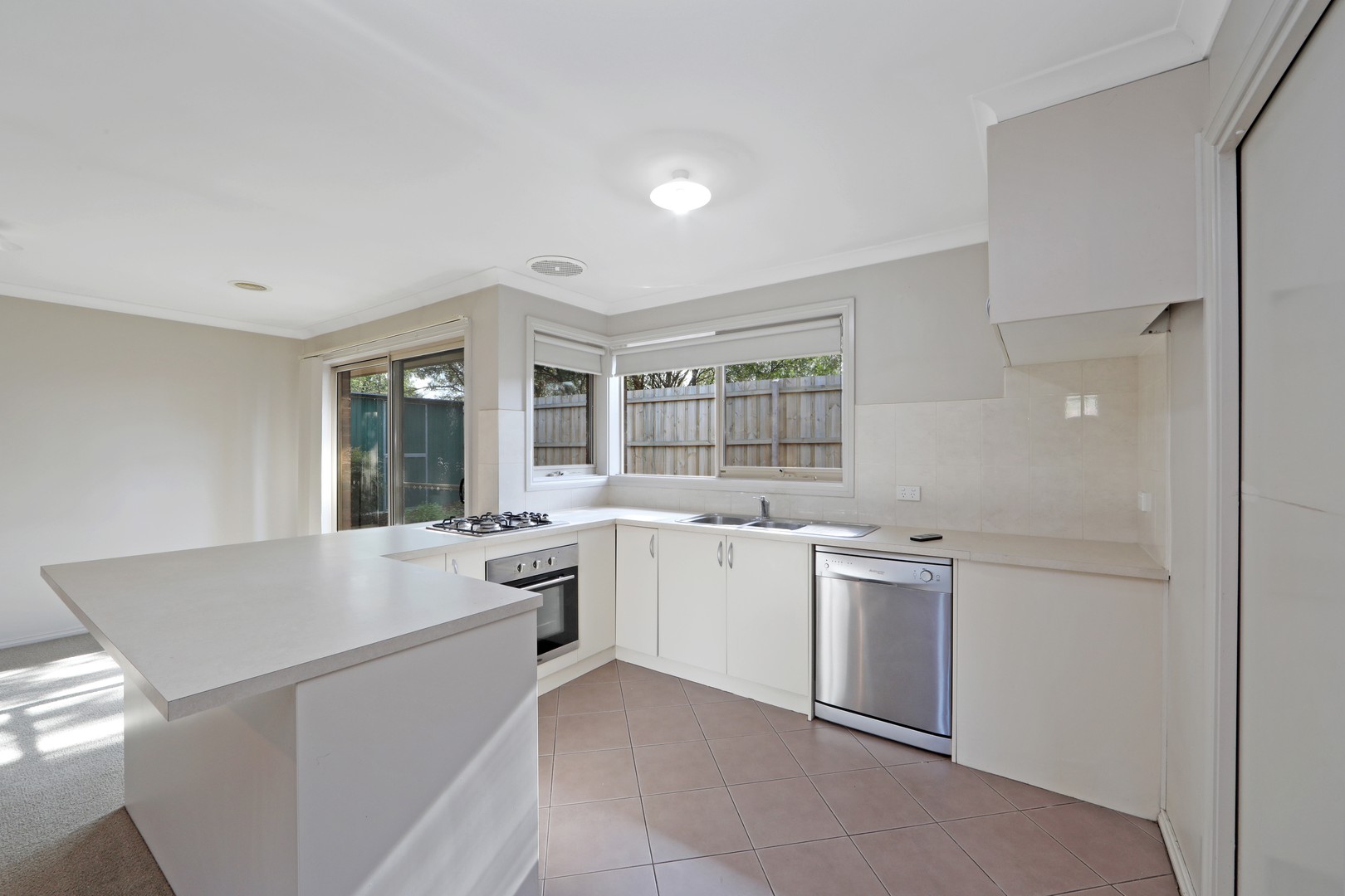 2/74 Willow Avenue, Rowville, VIC 3178, Rowville - Thumbnail 2