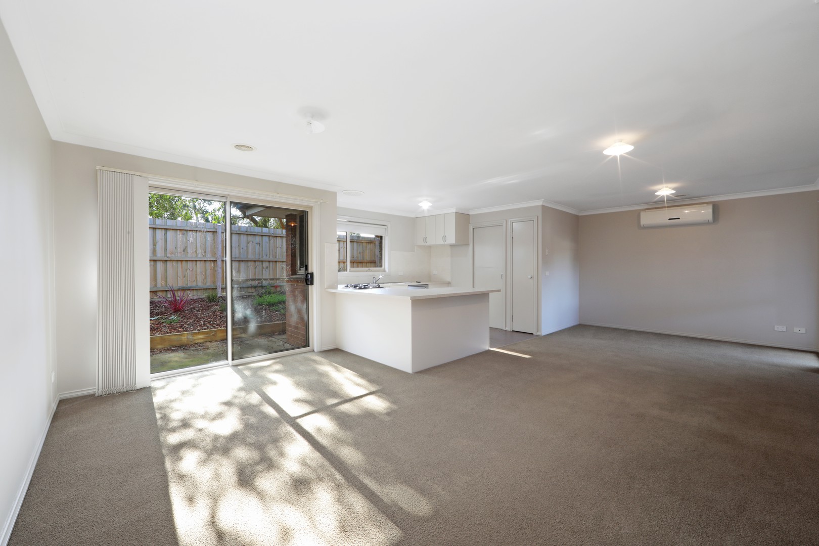 2/74 Willow Avenue, Rowville, VIC 3178, Rowville - Thumbnail 4