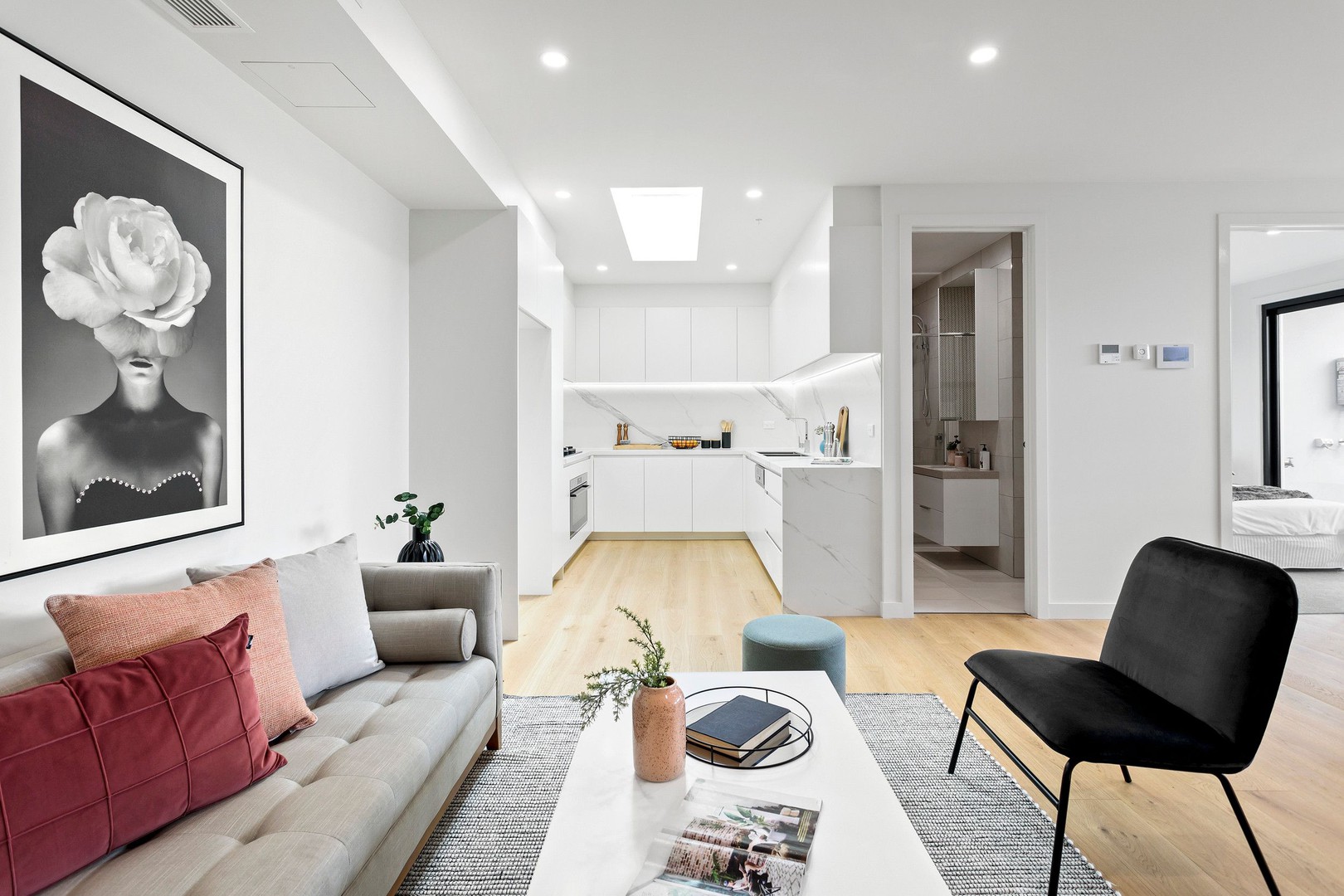 2/74 Woodland StreetStrathmore, VIC 3041, Strathmore - Thumbnail 2