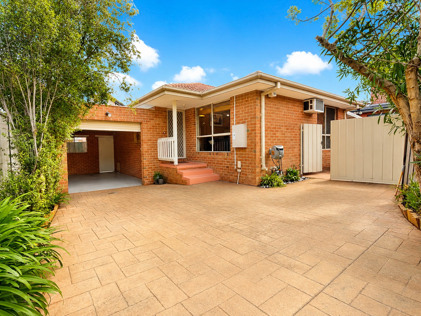 2/75 Barry Street, Reservoir - Image 1