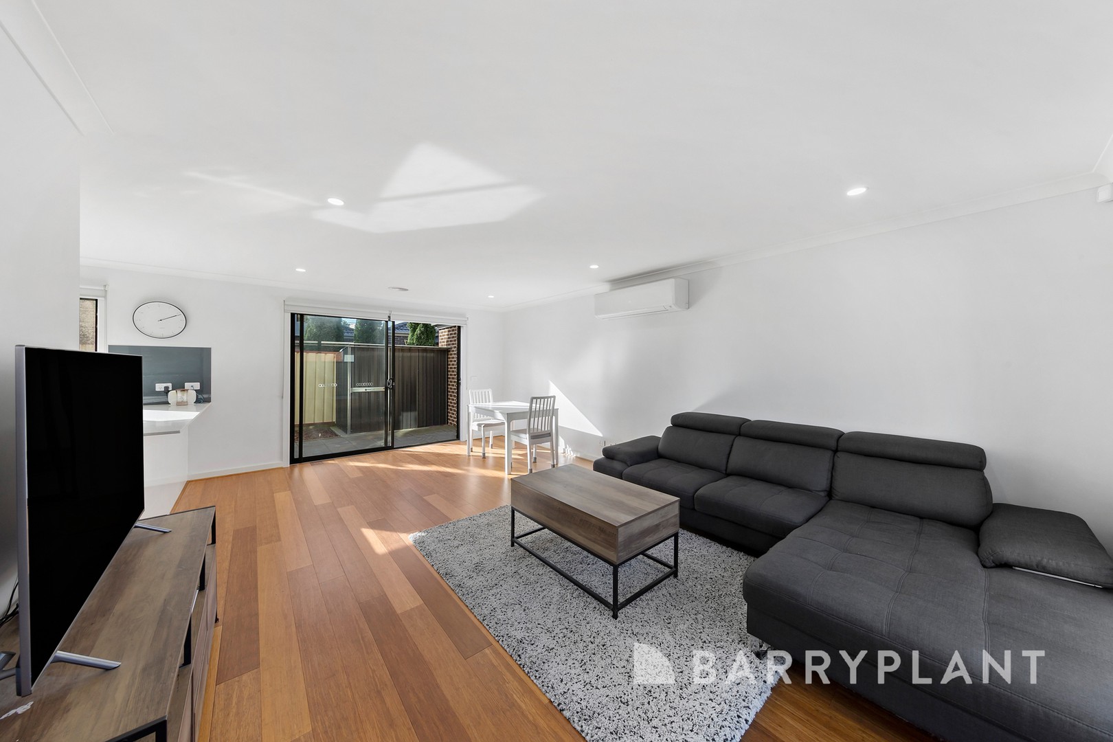 2/76 Walmer Avenue, St Albans, VIC 3021 - Thumbnail 2 - 21/07/2025