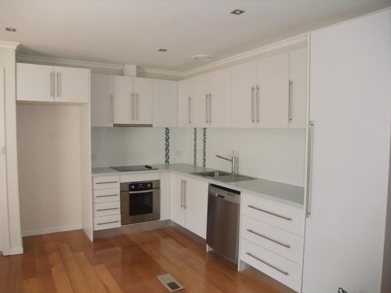2/8-10 Clacton Street, St Albans, VIC 3021, St Albans - Thumbnail 2