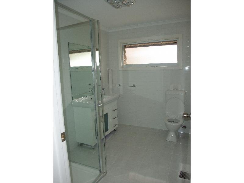 2/8-10 Clacton Street, St Albans, VIC 3021, St Albans - Thumbnail 3