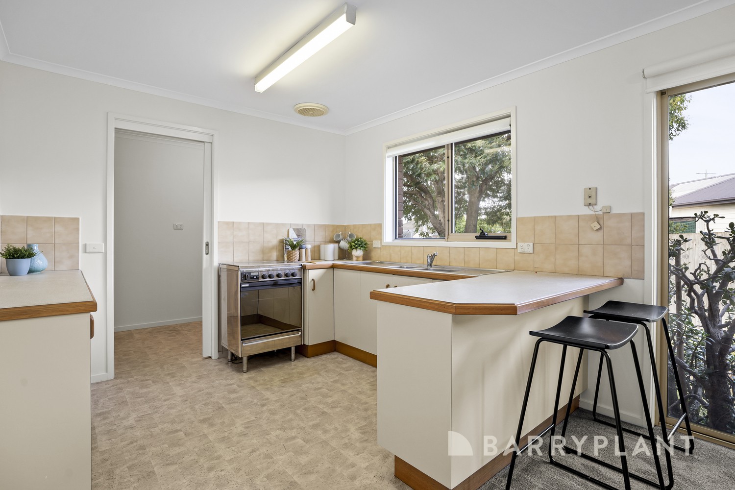 2/8 Crellin Crescent, Watsonia, VIC 3087, Apollo Bay - Thumbnail 3