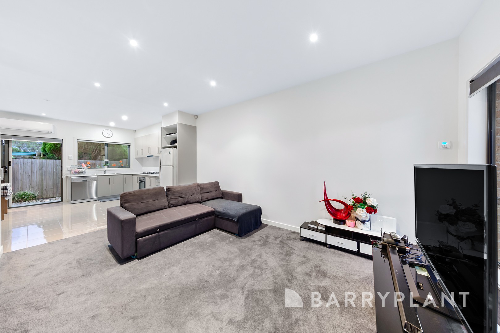 2/8 Damte Place, St Albans, VIC 3021, St Albans - Thumbnail 3