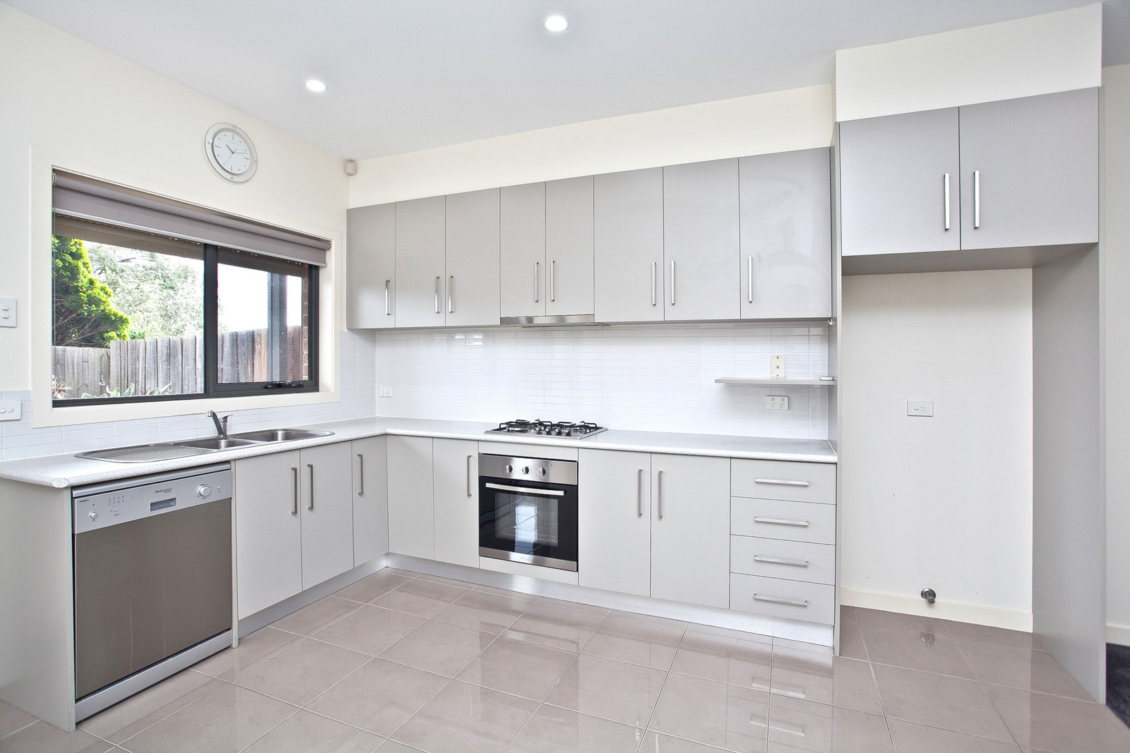 2/8 Damte Place, St Albans, VIC 3021 - Thumbnail 2 - 24/11/2021