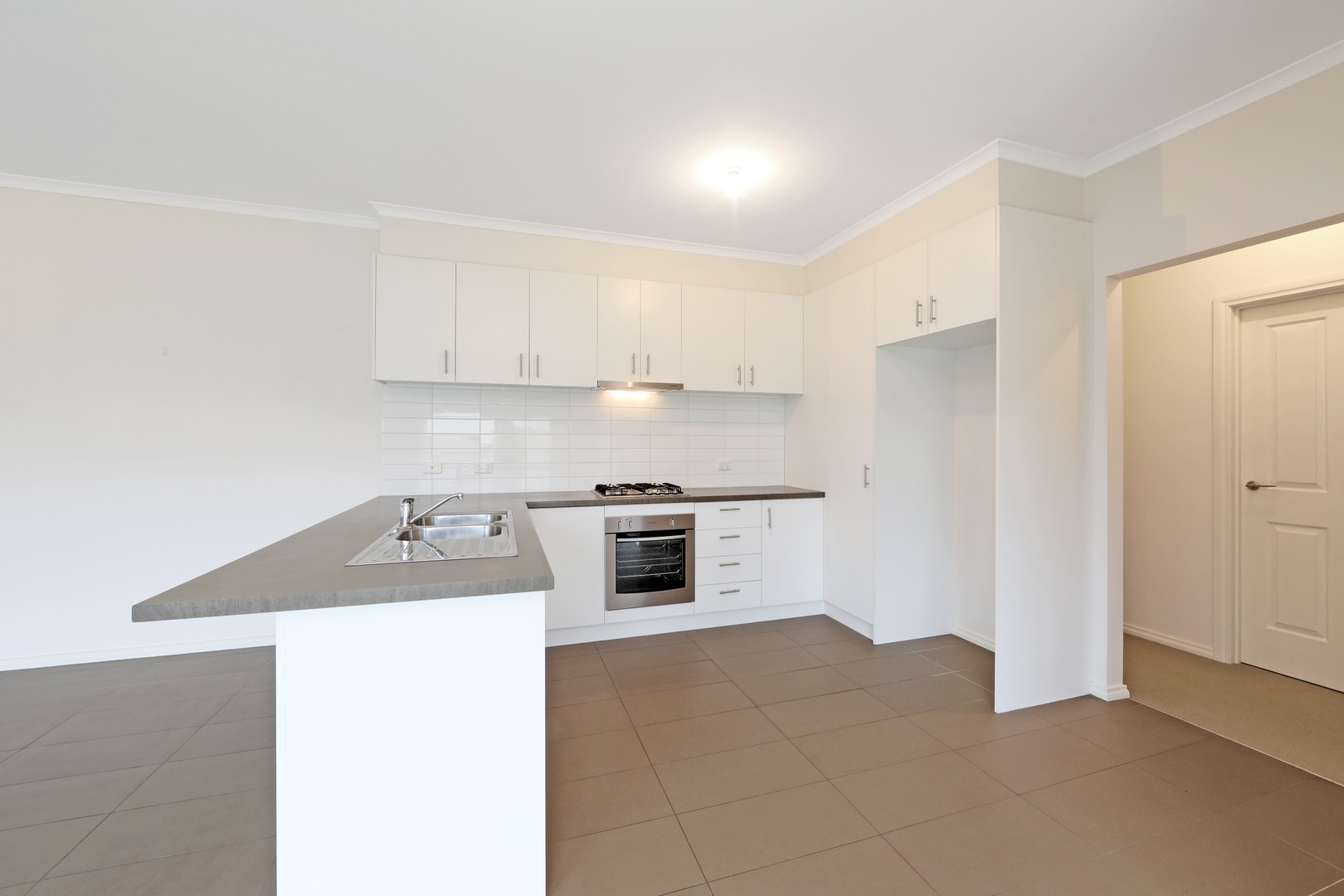 2/8 Denver  Crescent, Rowville, VIC 3178, Rowville - Thumbnail 3