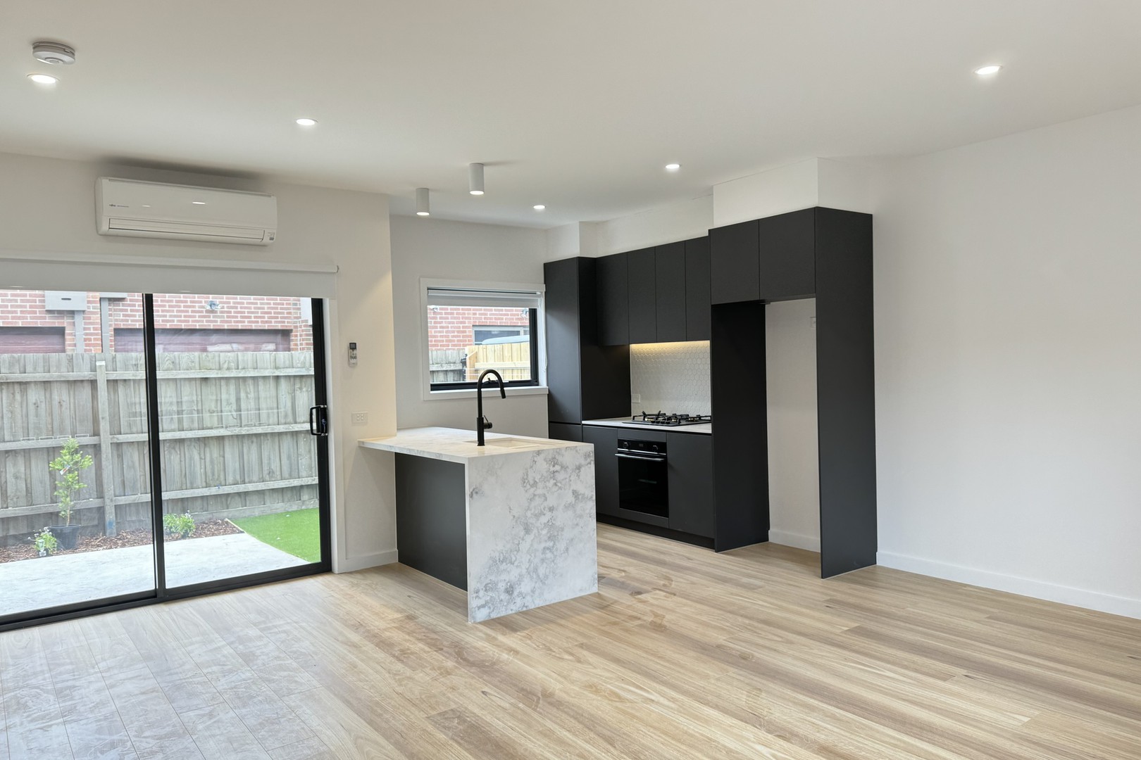 2/8 Dickens Street, Lalor, VIC 3075, Lalor - Thumbnail 2