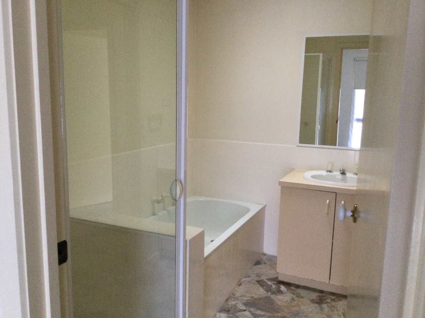 2/8 Greenwood Avenue  Avenue, Ringwood, VIC 3134, Ringwood - Thumbnail 2