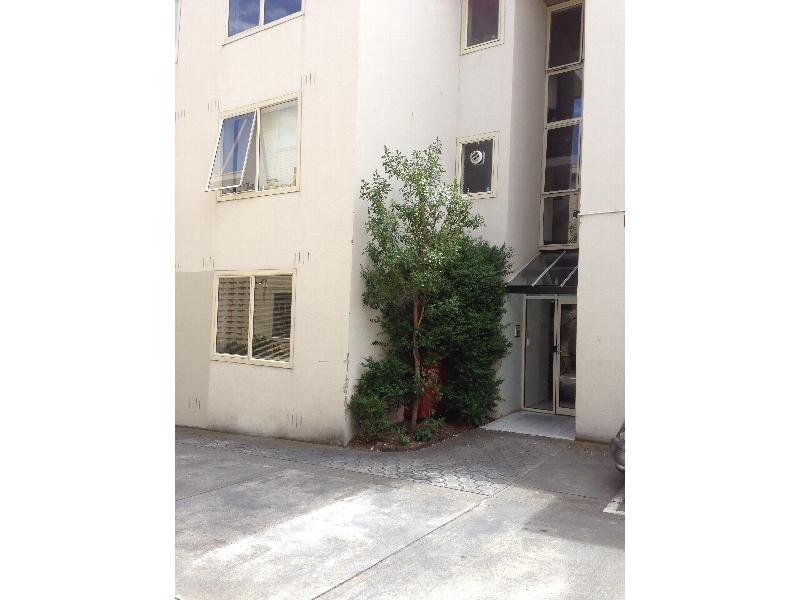 2/8 Mitford Street, St Kilda, VIC 3182, St Kilda - Thumbnail 2