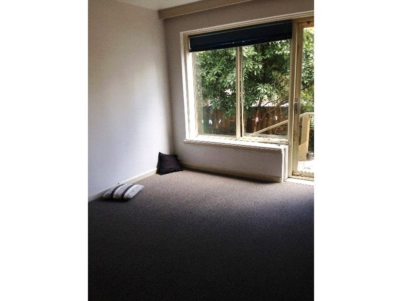 2/8 Mitford Street, St Kilda, VIC 3182, St Kilda - Thumbnail 3