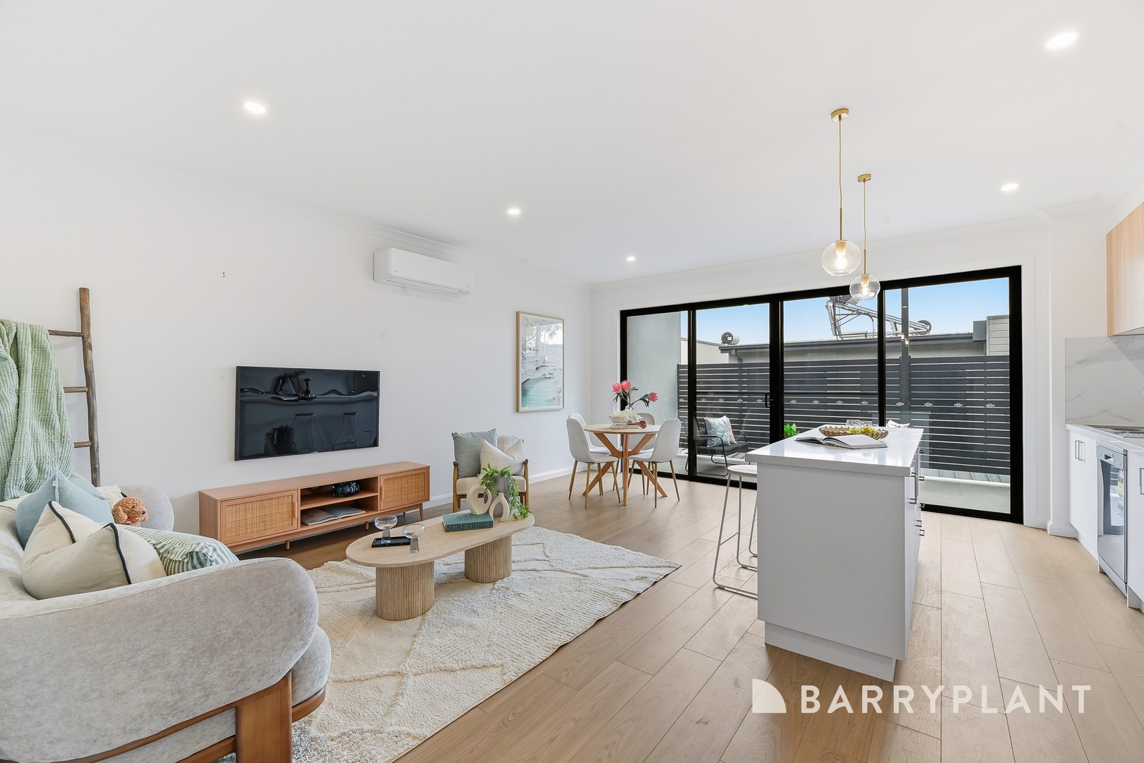 2/8 Mountain Gate Drive, Ferntree Gully, VIC 3156 - Thumbnail 2 - 16/01/2026