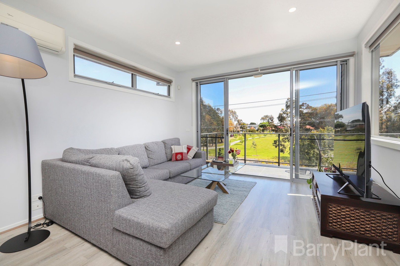 2/8 Whittaker StreetMaidstone, VIC 3012, Maidstone - Thumbnail 2
