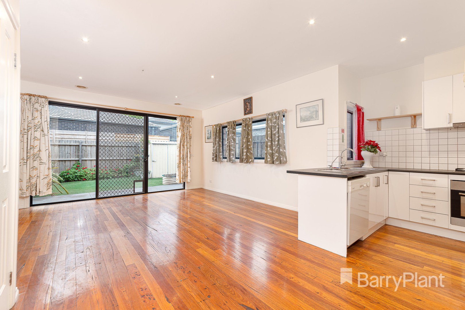 2/82 View Street, Glenroy, VIC 3046, Glenroy - Thumbnail 2