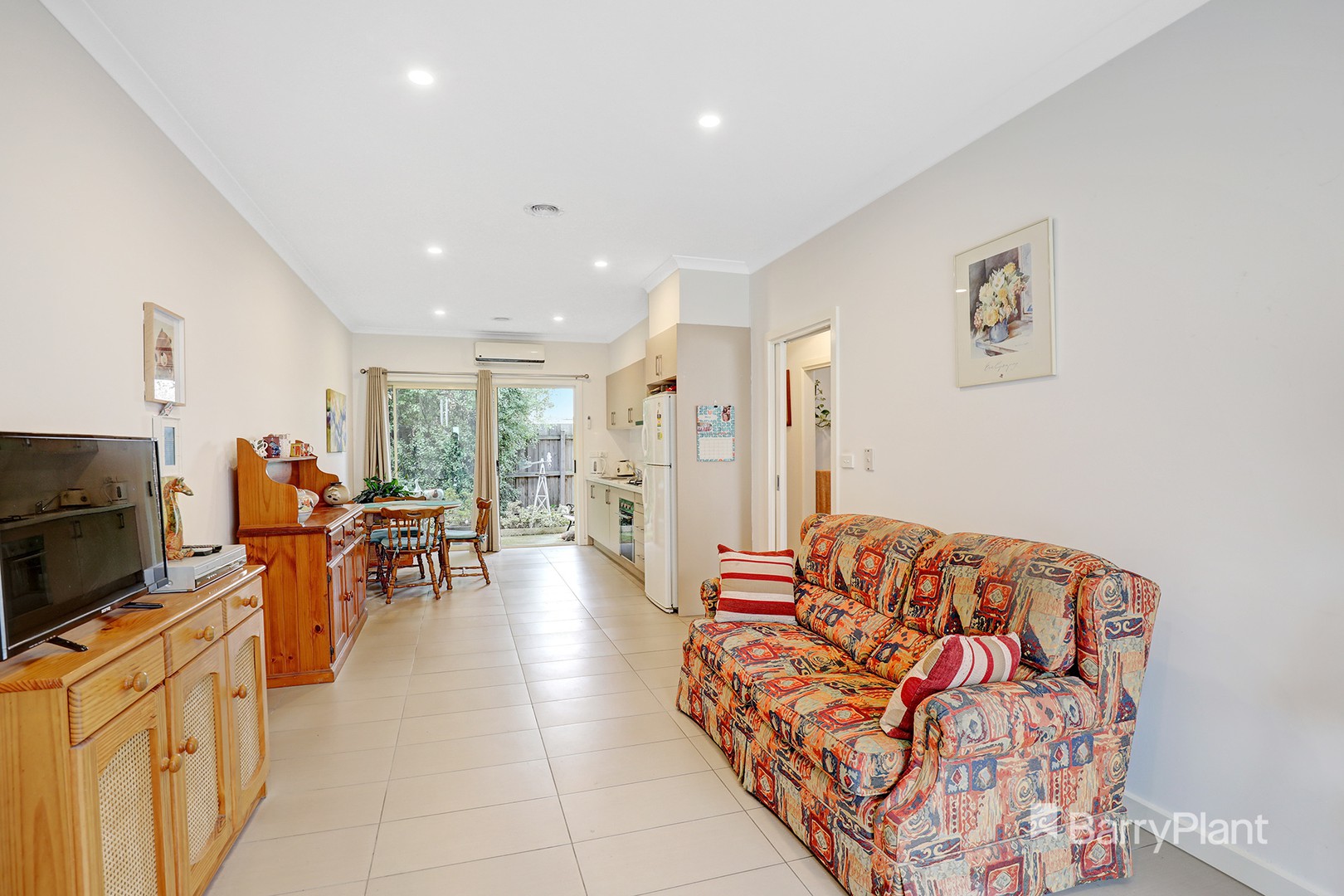 2/9-11 Katoomba Street, Hadfield, VIC 3046, Hadfield - Thumbnail 2