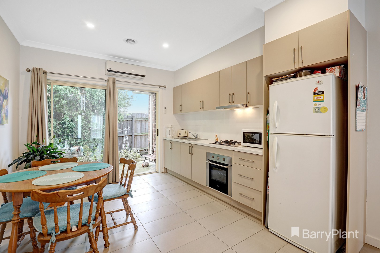 2/9-11 Katoomba Street, Hadfield, VIC 3046, Hadfield - Thumbnail 3