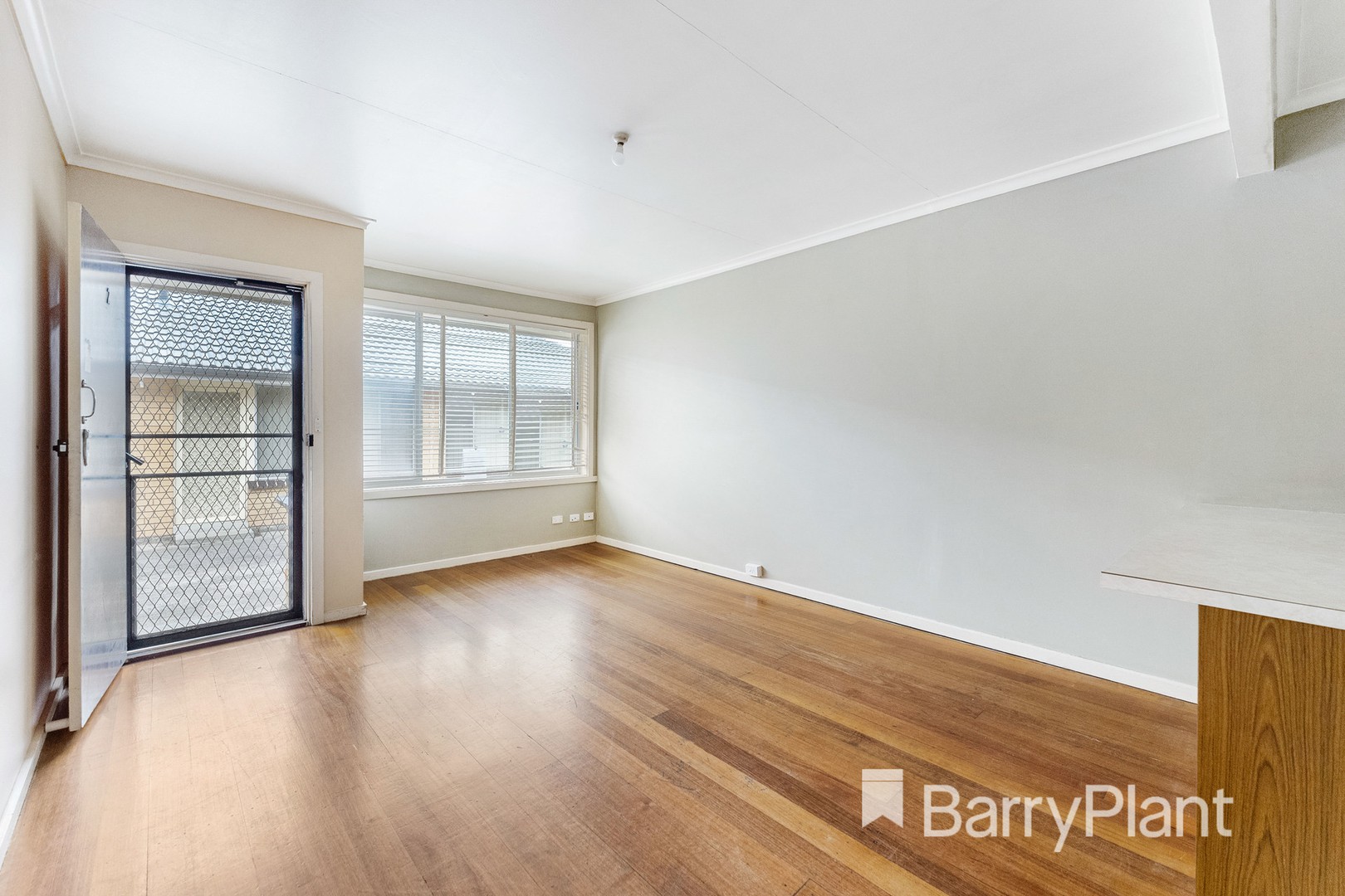 2/9 Albert CrescentSt Albans, VIC 3021, St Albans - Thumbnail 2
