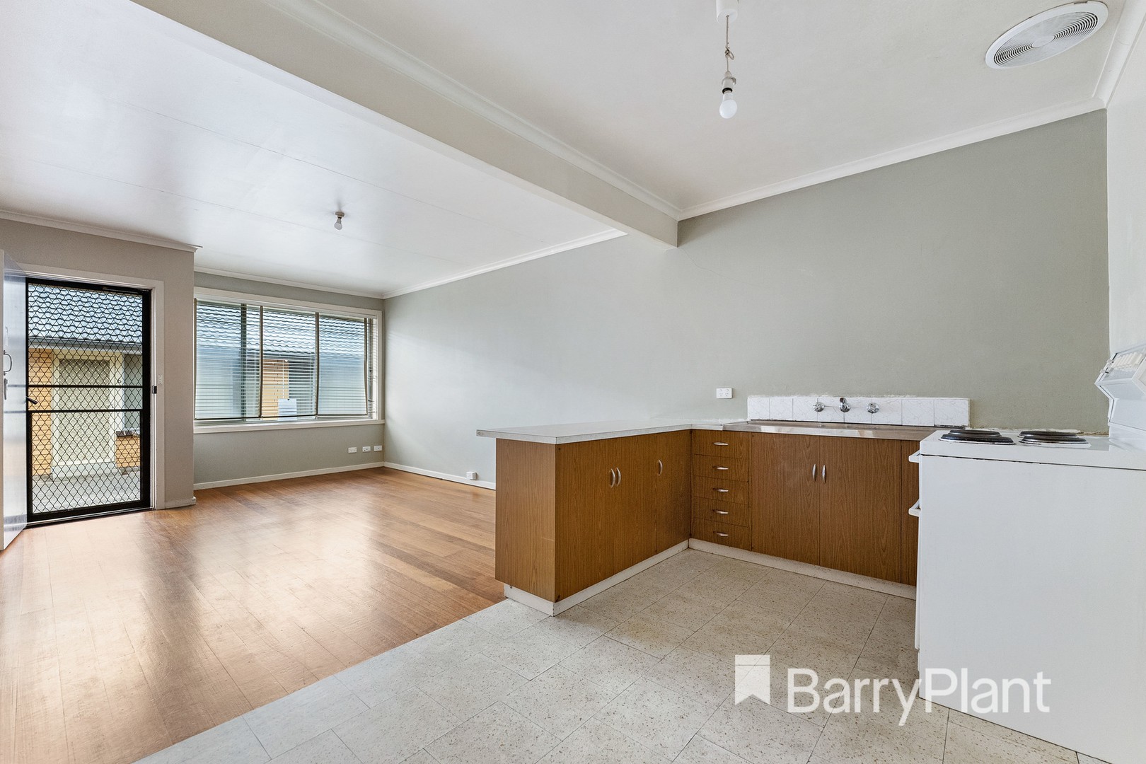 2/9 Albert CrescentSt Albans, VIC 3021, St Albans - Thumbnail 3
