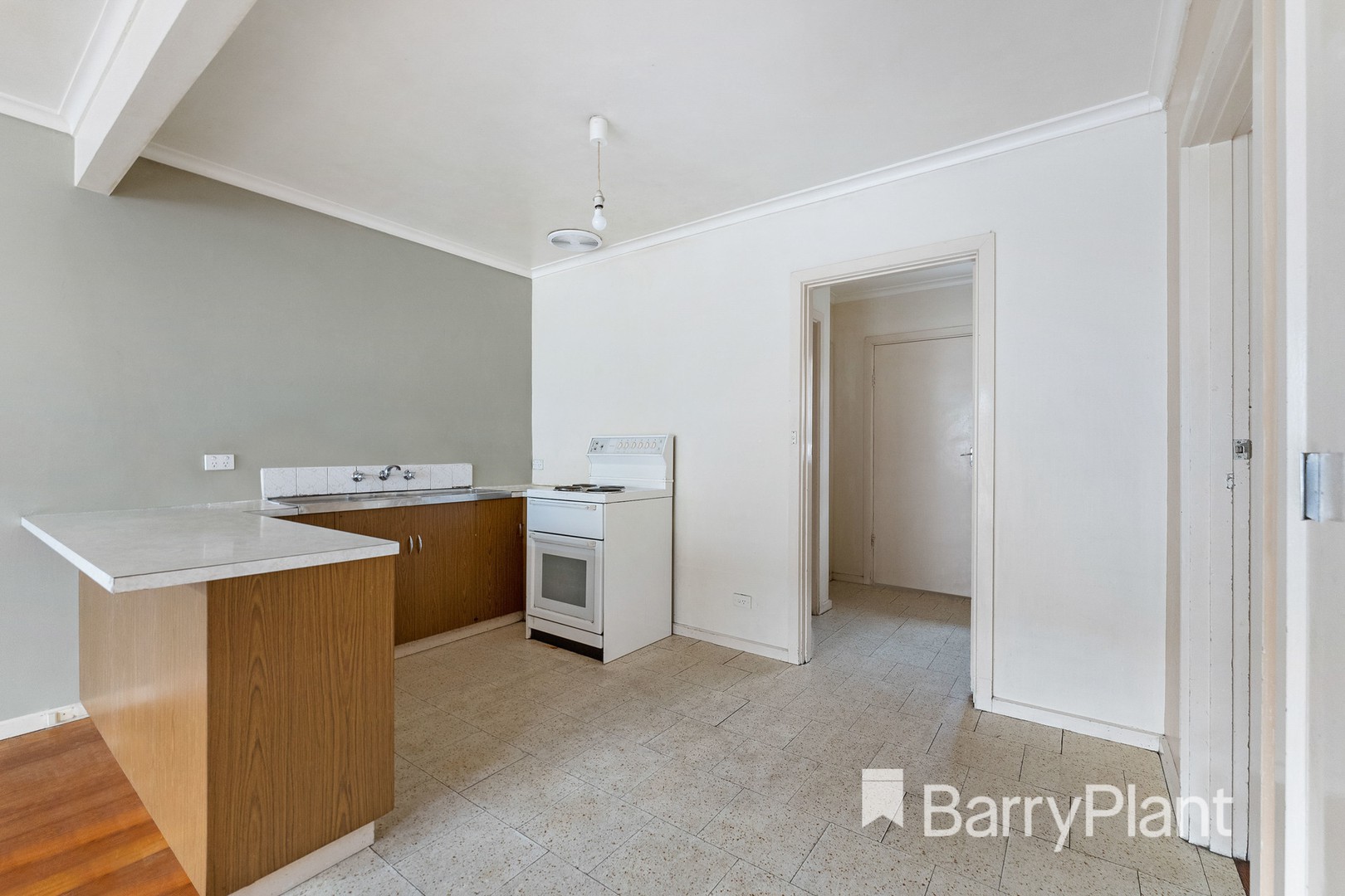 2/9 Albert CrescentSt Albans, VIC 3021, St Albans - Thumbnail 4