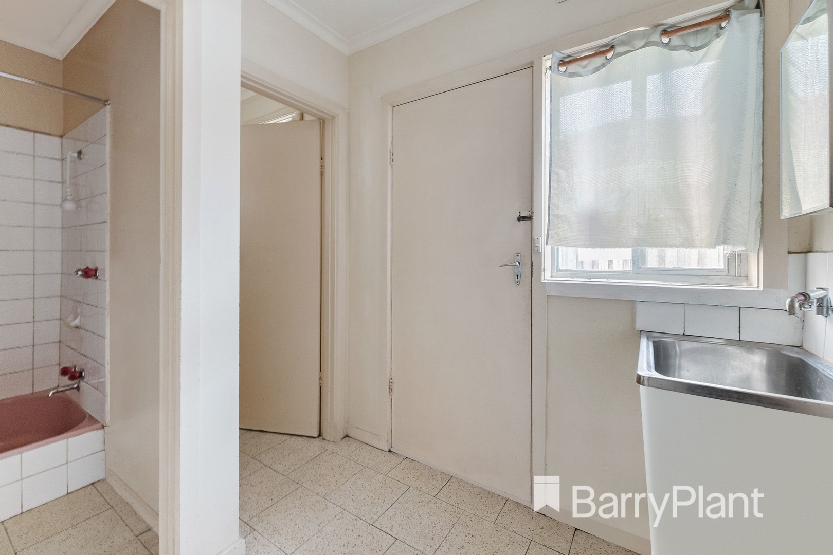 2/9 Albert CrescentSt Albans, VIC 3021, St Albans - Thumbnail 8